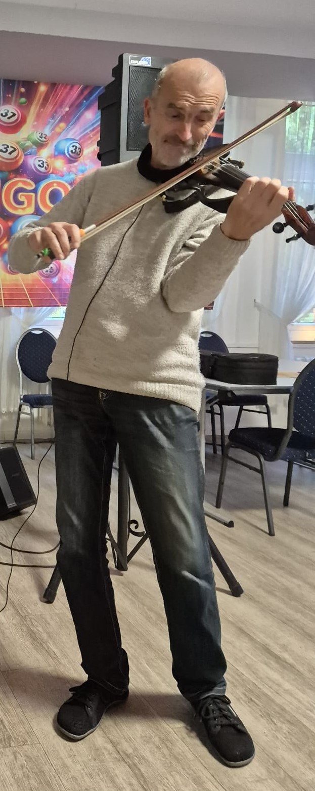 oder de Dübelsfiddler hett een Solo speelt